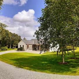 Fraoch Cottage, hotel in Garrykennedy