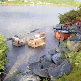 Salt Loft - Oceanfront, Hot Tub And Firepit!, khách sạn ở Ucluelet
