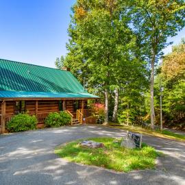 Pet-friendly Rustic Cabin with Game Room and Deck, hotel v destinácii Pigeon Forge