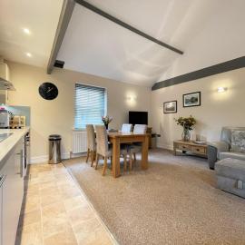 Arthurs Cottage -Charming Courtyard Cottage in the heart of Kendal, The Lake District, hotell i Kendal