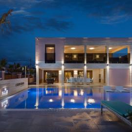 Malibu Eclipse - Luxury villa with pool & spa