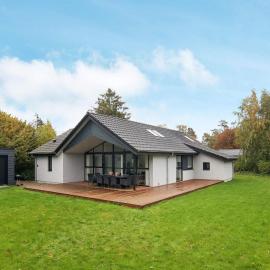 Luxury Spa Retreat by Beach, hotel in Otterup