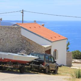 Holiday house with WiFi Ustrine, Cres - 8037 โรงแรมในUstrine