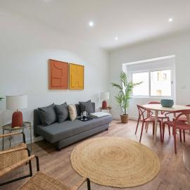 Spacious & Light-Filled 4BR Apartment By TimeColer, Hotel in Amadora