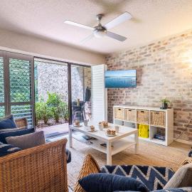 Bay Parklands 39 2 Gowrie Ave close to waters edge
