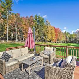 Game Room & Spacious Yard: 10-Acre Catskills Home!: East Durham şehrinde bir otel