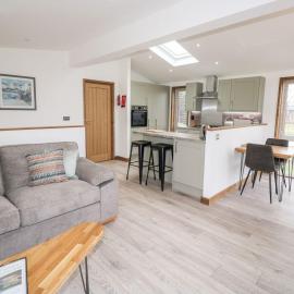 2 Meadow Retreat