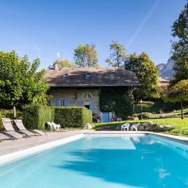 Le Moulin de Dingy - House with 6 bedrooms & swimmingpool 20 mn from Annecy, hotel Dingy-Saint-Clair városában