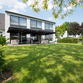 De Slaapfabriek vakantiehuis en trainingslocatie, מלון בTeuge
