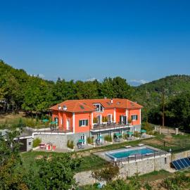Agriturismo Cascina Trevo، فندق في سبوتورنو