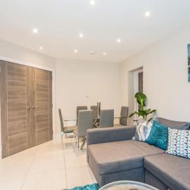 Langston House: 2 Bed, 2 Bath Luxury Apartment、Hedgerleyのホテル