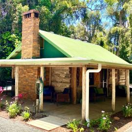 Ferns Hideaway Resort, hotel u gradu Byfield