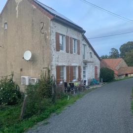 Busset Liages situé dans le Bourbonnais 1 chambres lit double et un clic clac