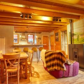 Appartement rénové 3 chambres, animaux acceptés, parking, proche Grand Massif - FR-1-642-76