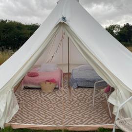 Goodwood Events - Bell Tent - Charlton, hotell i Charlton