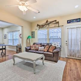 Walk to Lake: Townhome w/ Hot Tub in Afton!, hotel u gradu Afton