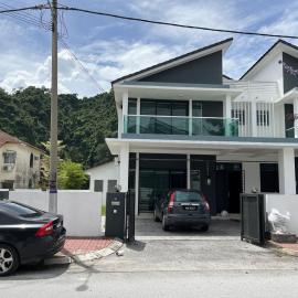 LOW SEASON PROMOTION! 4B12B Mountainville Bungalow, hotel u gradu Ipoh