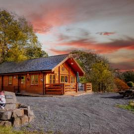 George Cabin - Log Cabin in Wales with Hot tub, hotel a Newtown