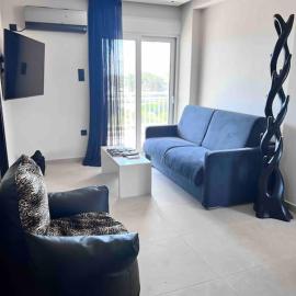 Lagonisi 2 bedroom luxury Apartment by the sea!, hotel in Lagonissi