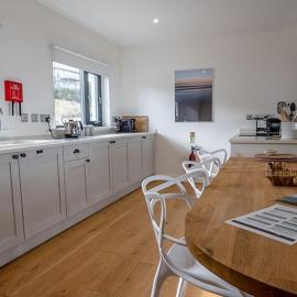 Viesnīca Cottage 15 by Together Travel - 3-Bedroom Coastal Retreat pilsētā Nefyn