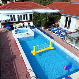 Villa Lucia with private pool and a whirlpool、ヴィスのホテル