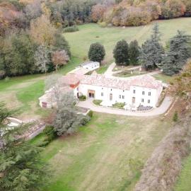 Saint-Sulpice-de-Pommiers에 위치한 호텔 la bastide cardan