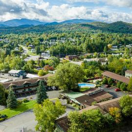 The Devlin: Lake Placid şehrinde bir otel