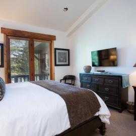 Hotel Room - The Lodges at Deer Valley, hotel in Park City