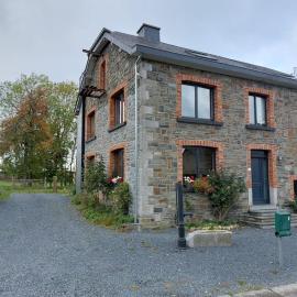 Le Reposoir Maison spacieuse avec feu au bois, hotel sa Bertogne