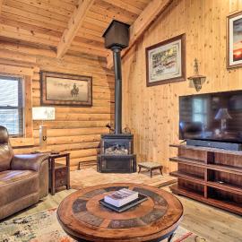 Remote Cabin w/ Gas Stove < 7 Mi to Town!, Hotel in Glendo