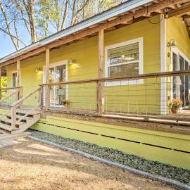 Lovely Toledo Bend Studio w/ Scenic Views!, hotel di Many