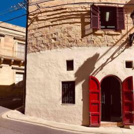 300yr old, self catering, tiny house in Victoria Centre, Gozo, hotel in Victoria