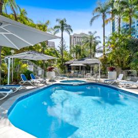 Coco Bella Retreat in Central Surfers - sleeps 6-8, מלון בגולד קוסט