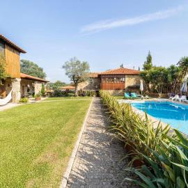 Casas Casal Do Carvalhal - Agroturismo, hôtel à Amares