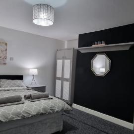 Ultra-Fine APARTMENTS in CENTRAL HALIFAX, Hotel in Halifax