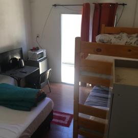 N1-3 Apto Céntrico Pequeño Habitación C/ Aire Acondicionado P/4 Personas Baño Privado: Artigas şehrinde bir otel