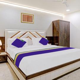 Treebo Premium Golden Bliss Trimurti Nagar Square, hotel in Nagpur