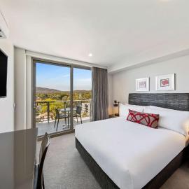 Adina Serviced Apartments Canberra Dickson, hotel di Canberra