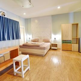 97 Merryland Apartments & Hotel, hotel en Ban Bang Samak