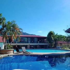 La Vista Pansol Resort Complex by RedDoorz，潘索爾的飯店