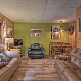 1 Mi to Raystown Lake: 'Clint Eastwood' Cabin、ハンティンドンのホテル