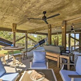 Walk to Bay & Boat Launch: Beach House in Avon, khách sạn ở Avon