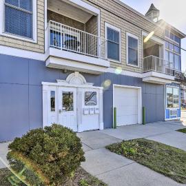 Dtwn Ludington Condo: Balcony, Walk To Beach!, hotel i Ludington