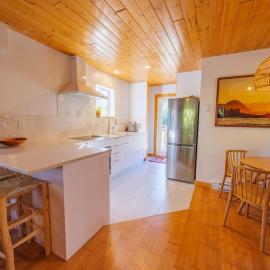 The Perch Modern 2 Bed Cabin with Patio and Hot Tub