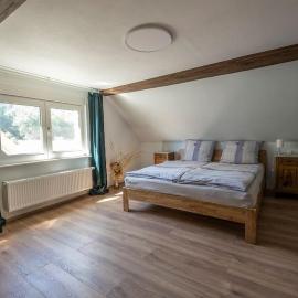 Ferienhaus Zum Waldrand, Hotel in Erfweiler