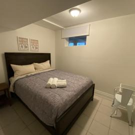 Yorkmills and Bayview !C Cozy & Stylish Private Bdr with Shared Bathroom