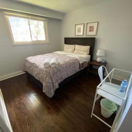Yonge and Finch Subway !P Cozy & Quiet Private Bdr with Private Bathroom, khách sạn ở Toronto