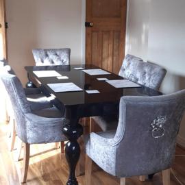 Our Guests Are Royal (EL) Wellingborough, hotelli kohteessa Wellingborough