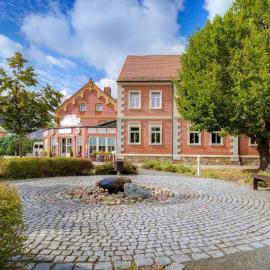Hotel Zur Linde, hotel en Zschepplin