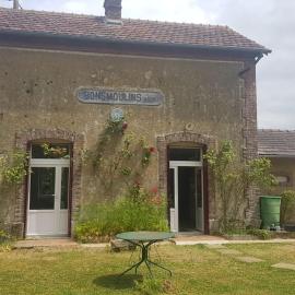 Charmante ancienne Gare Halte relais Bonsmoulins, hótel í Bonsmoulins